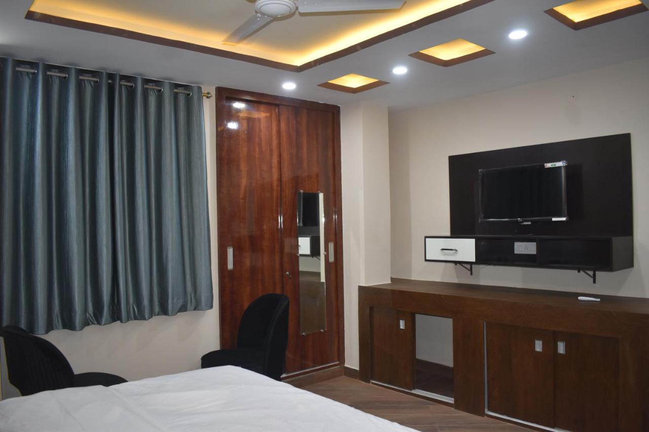 Hotel Lilac Doors Patna  Dış mekan fotoğraf