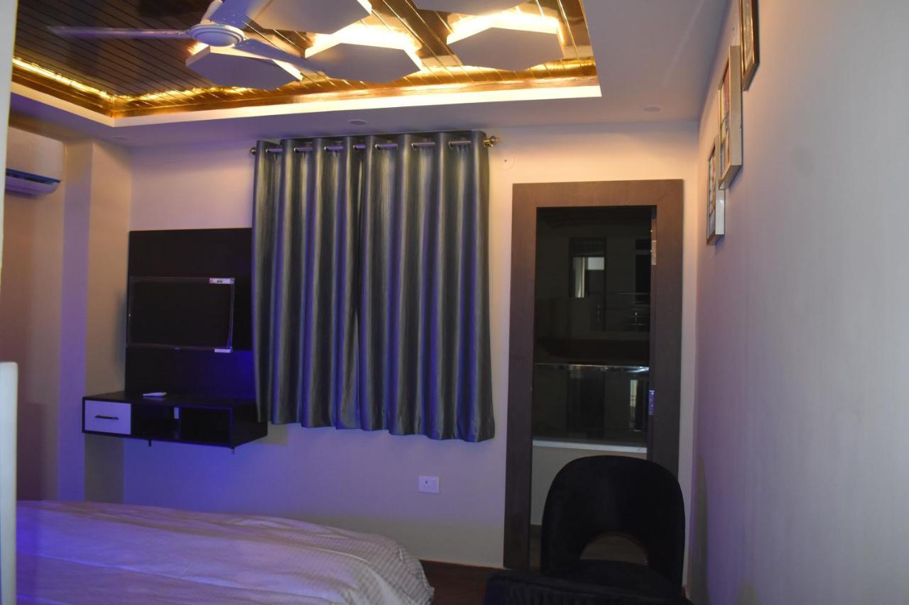 Hotel Lilac Doors Patna  Dış mekan fotoğraf