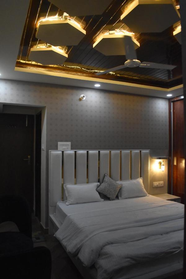 Hotel Lilac Doors Patna  Dış mekan fotoğraf