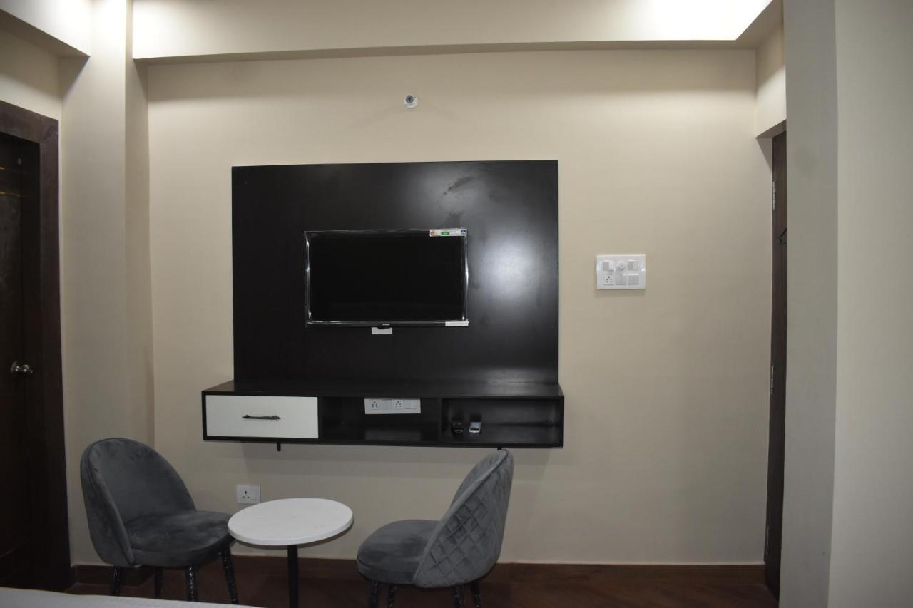 Hotel Lilac Doors Patna  Dış mekan fotoğraf