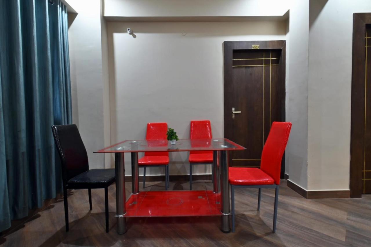 Hotel Lilac Doors Patna  Dış mekan fotoğraf