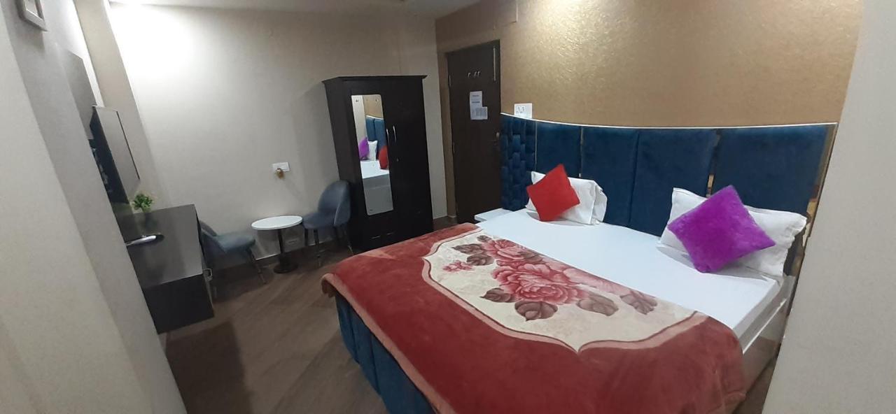 Hotel Lilac Doors Patna  Dış mekan fotoğraf