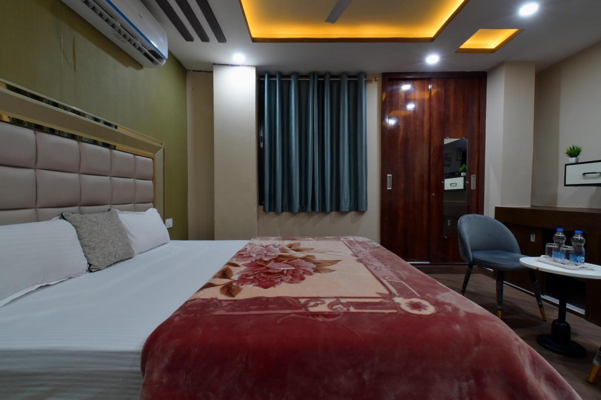 Hotel Lilac Doors Patna  Dış mekan fotoğraf