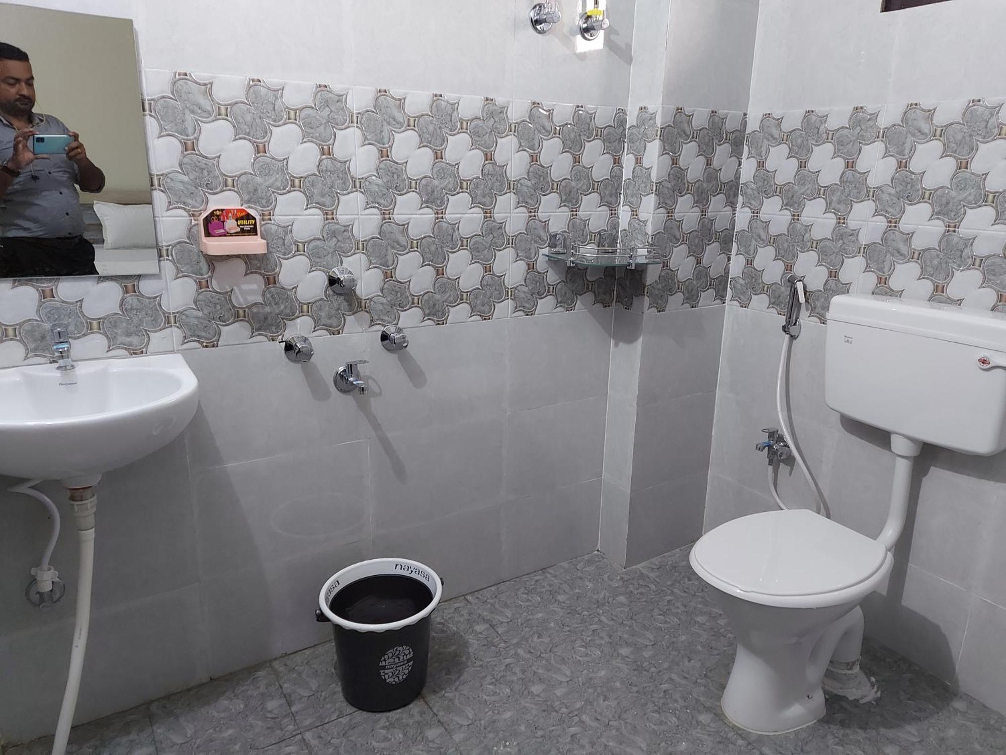 Hotel Lilac Doors Patna  Dış mekan fotoğraf
