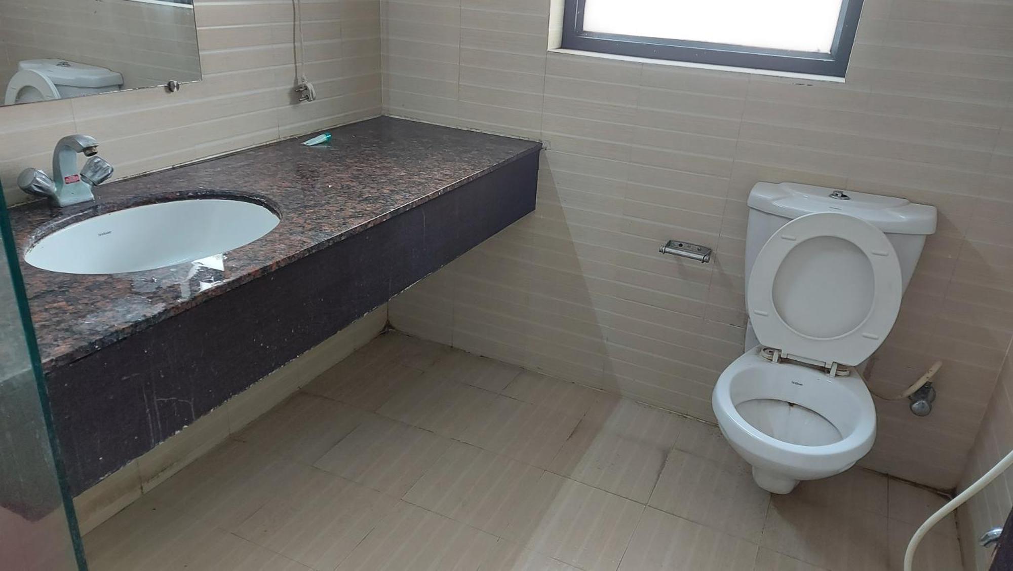 Hotel Lilac Doors Patna  Dış mekan fotoğraf